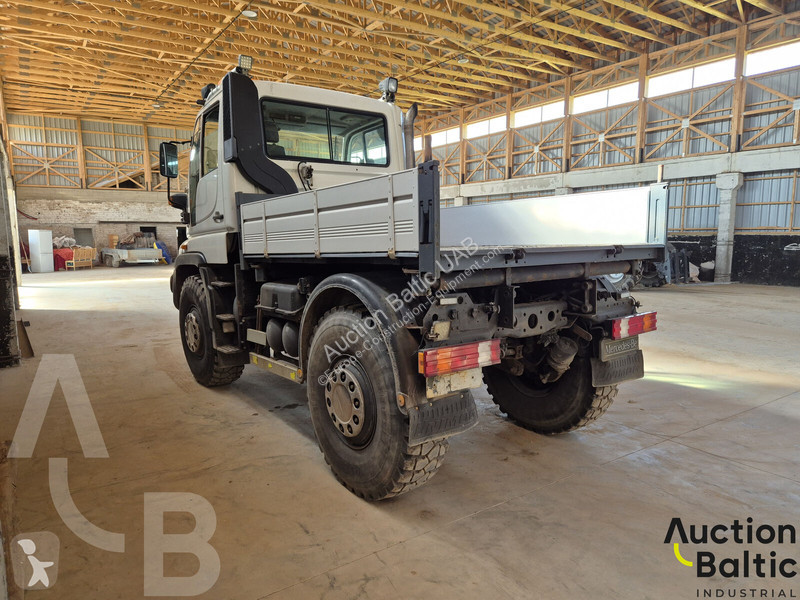 Vybavenie stavebného stroja  Unimog