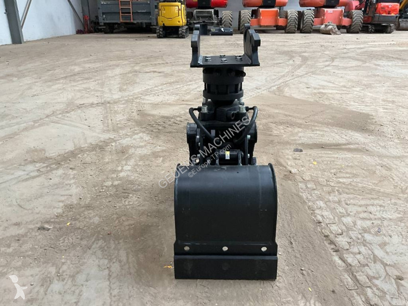 Vybavenie stavebného stroja  HG 100 T