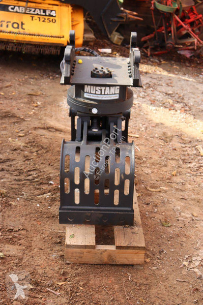 Équipements TP Mustang GRP150