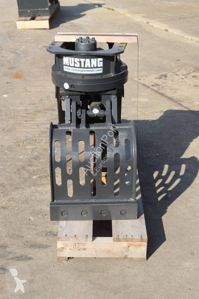Équipements TP Mustang GRP150