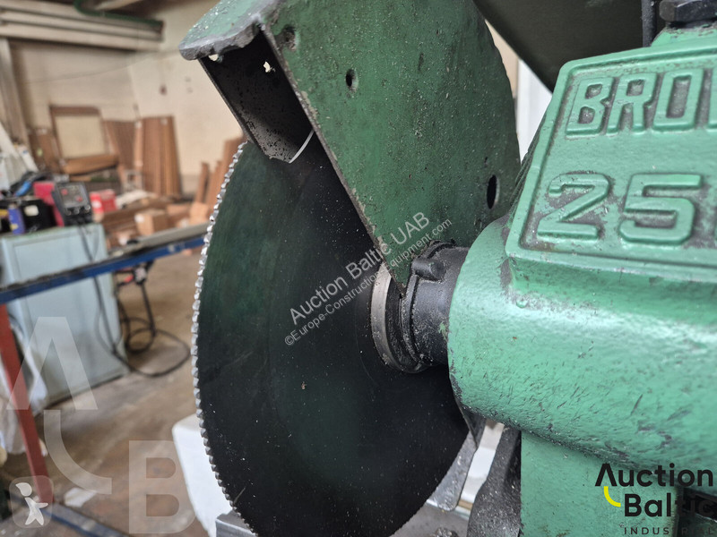 Equipamientos maquinaria OP Brown 250