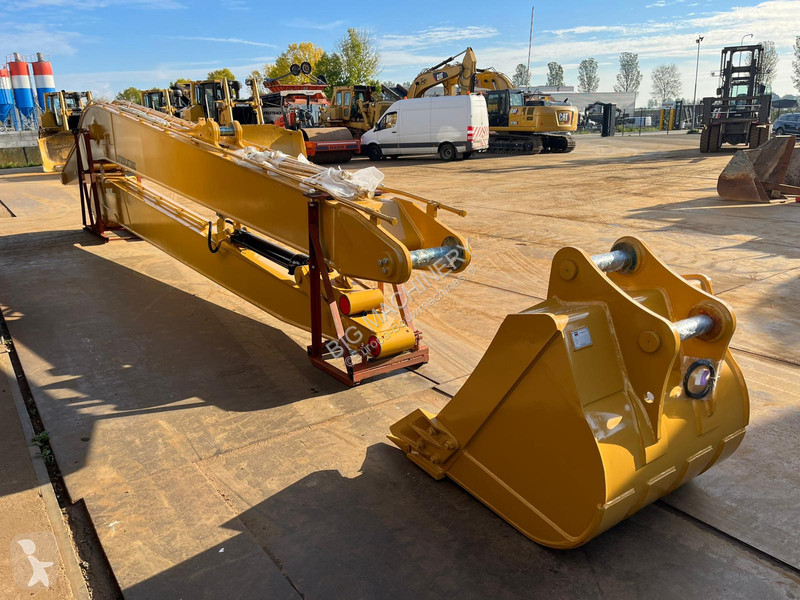 تجهيزات الأشغال العمومية Caterpillar 18.5M...