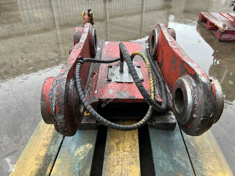 Equipamentos de obras  S70 - 323D