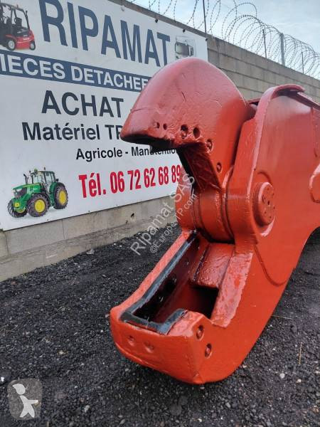 تجهيزات الأشغال العمومية Caterpillar