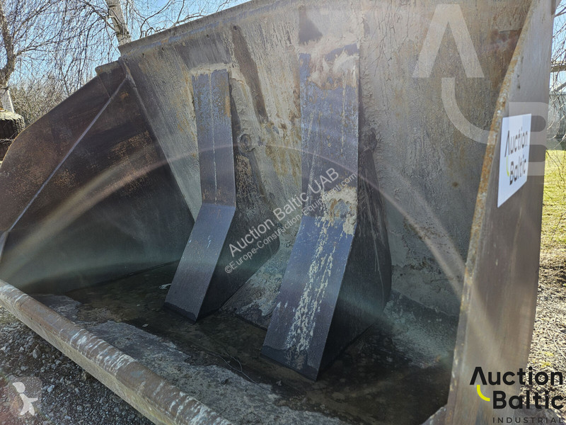 Vybavenie stavebného stroja  high tipping bucket