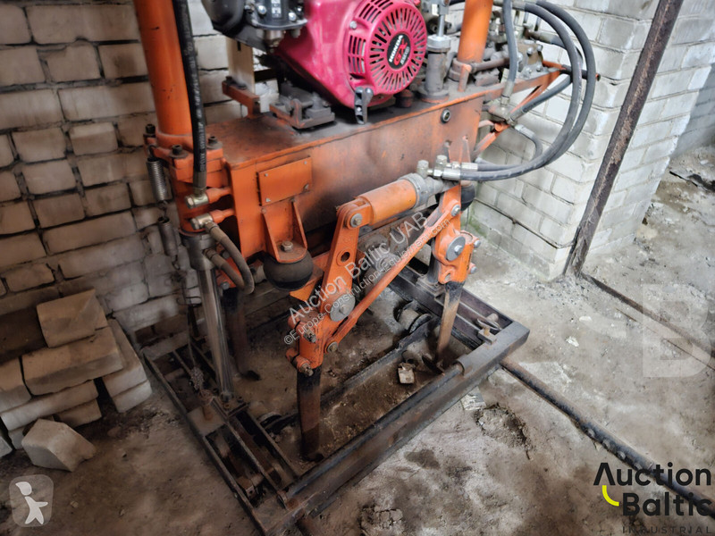 Vybavenie stavebného stroja  tamping machine