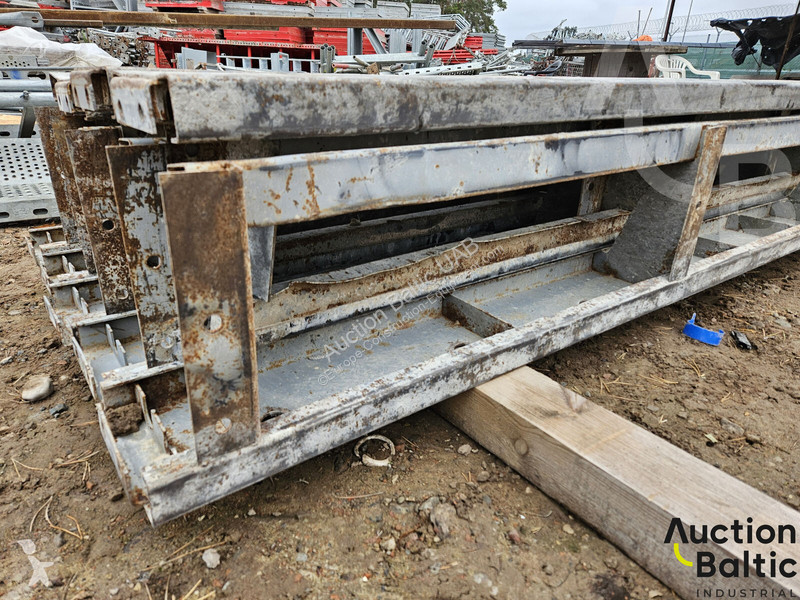Vybavenie stavebného stroja  formwork