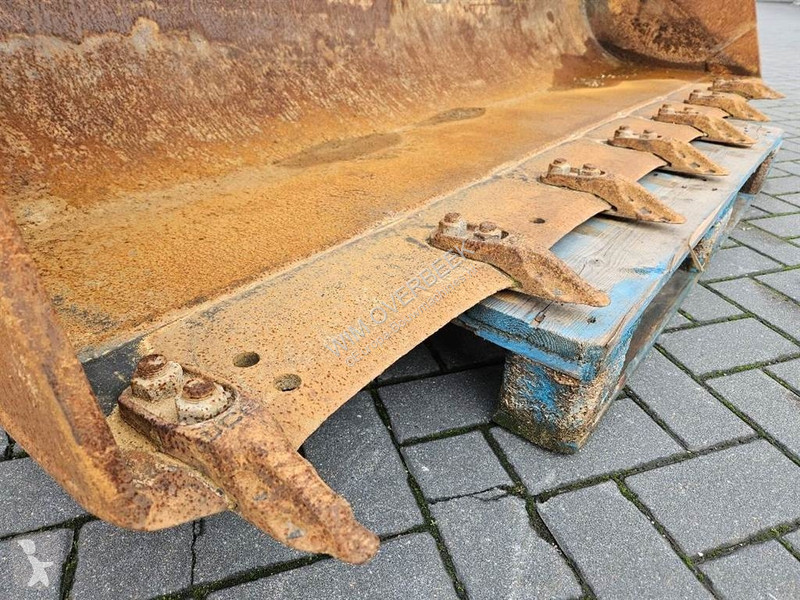 تجهيزات الأشغال العمومية JCB 4CX-125/38100-2,34...