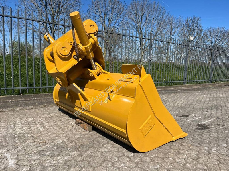Vybavenie stavebného stroja Caterpillar 320...