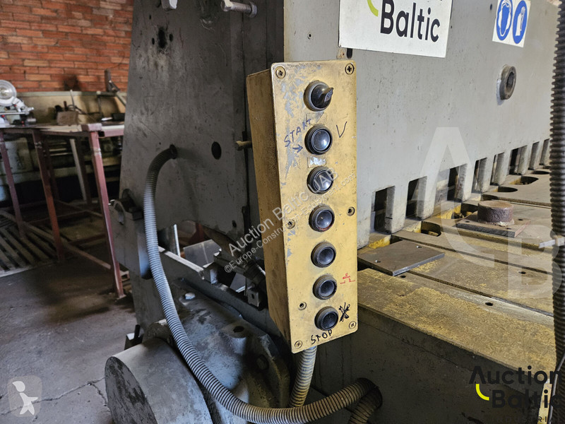 Vybavenie stavebného stroja  metal cutting machine