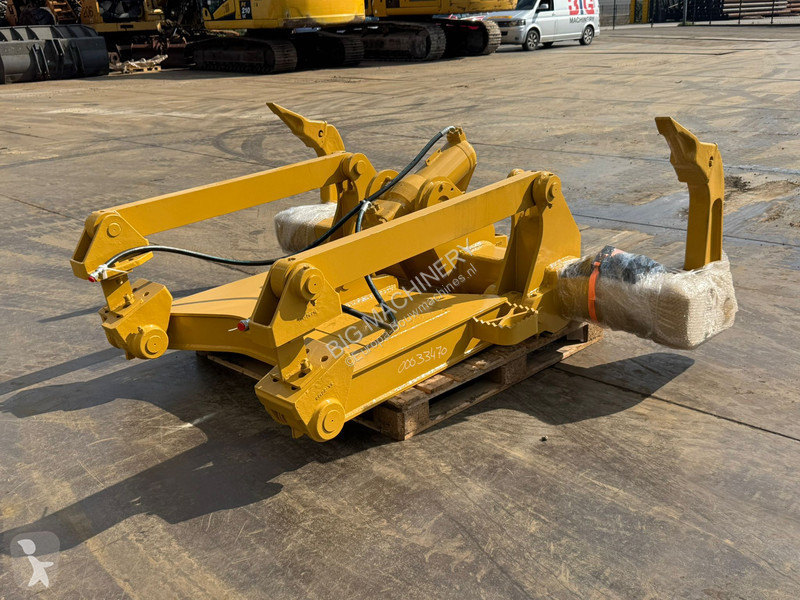 تجهيزات الأشغال العمومية Caterpillar D6N D6M...