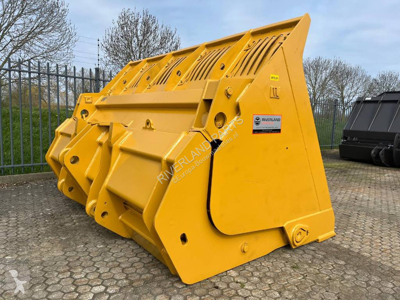 تجهيزات الأشغال العمومية Caterpillar 966 972...