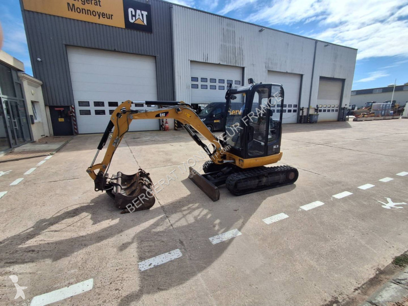 تجهيزات الأشغال العمومية Caterpillar 302.7D CR