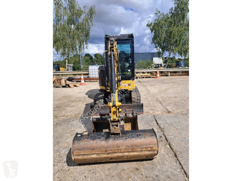 تجهيزات الأشغال العمومية Caterpillar 302.7