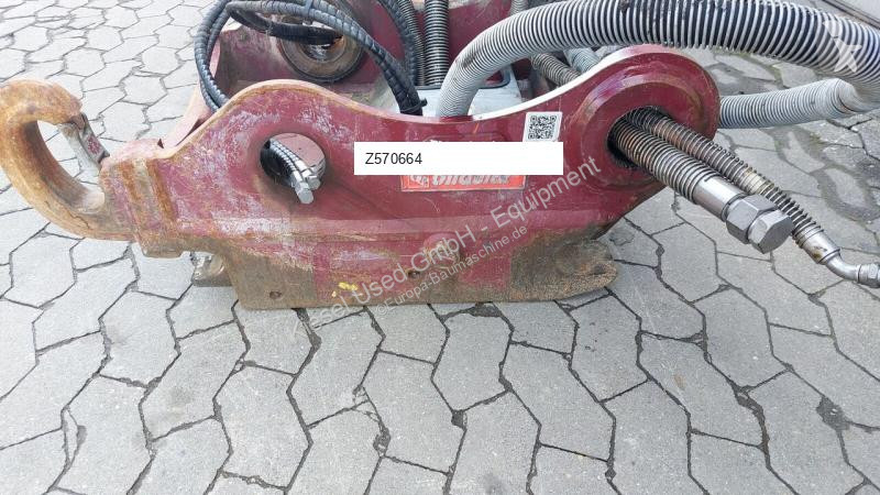 Stavební vybavení Oilquick Attache rapide...