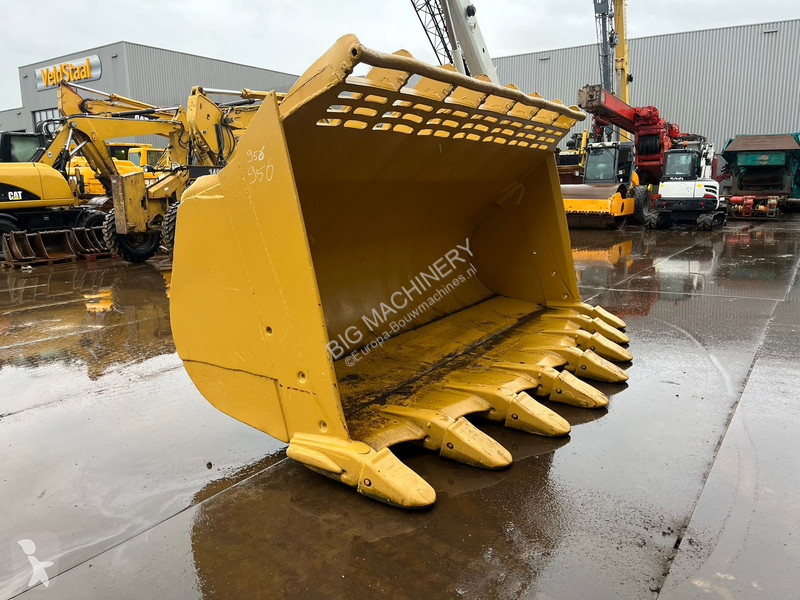Aanbouwstukken voor bouwmachines Caterpillar...