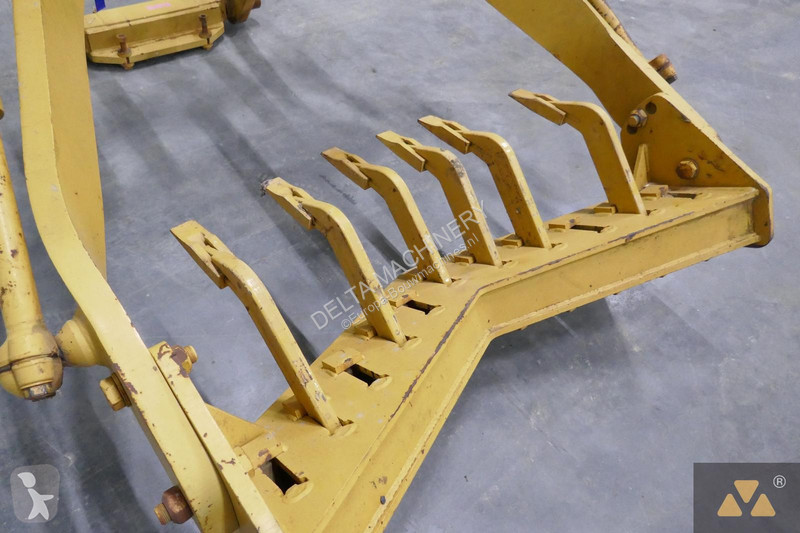 تجهيزات الأشغال العمومية Caterpillar Scarifier