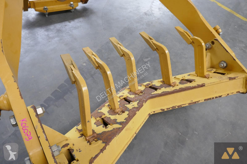 تجهيزات الأشغال العمومية Caterpillar Scarifier