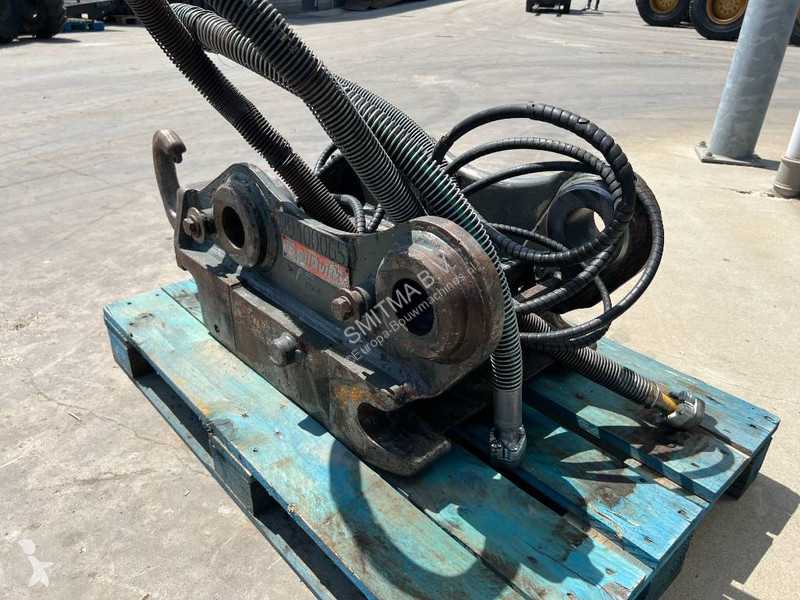 تجهيزات الأشغال العمومية Oilquick OQ70/55 - 323E
