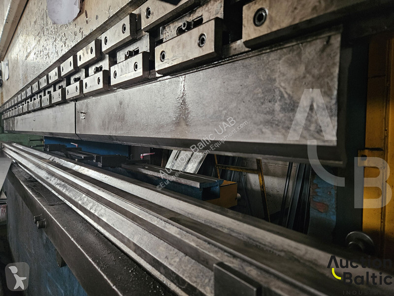 Vybavenie stavebného stroja  bending machine