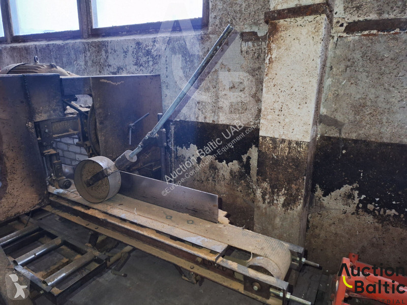 Vybavenie stavebného stroja  cutting machine