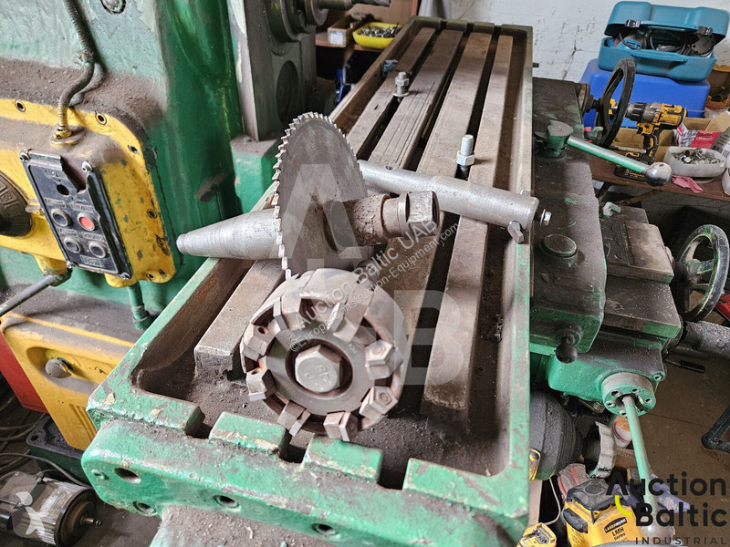 Vybavenie stavebného stroja  milling machine
