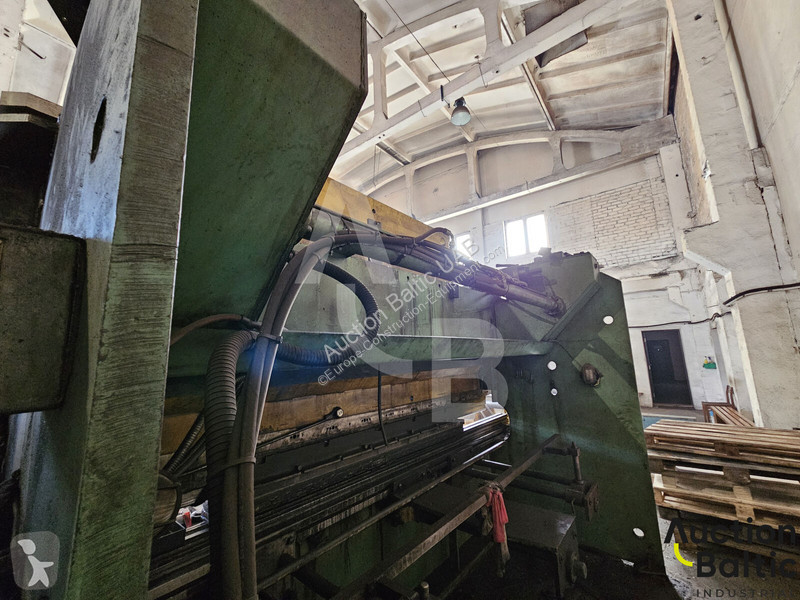 Vybavenie stavebného stroja  bending machine