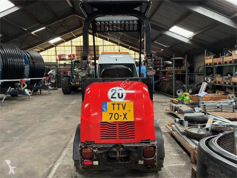 Vybavenie stavebného stroja Manitou MLA3-35H