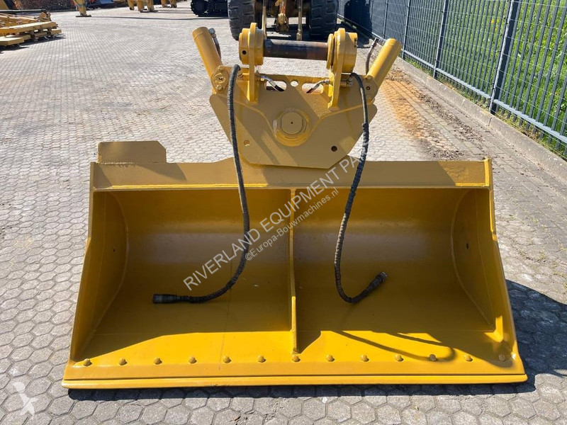 Vybavenie stavebného stroja Caterpillar 320...