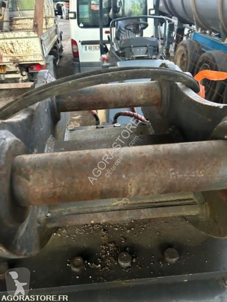تجهيزات الأشغال العمومية MB Crusher S14