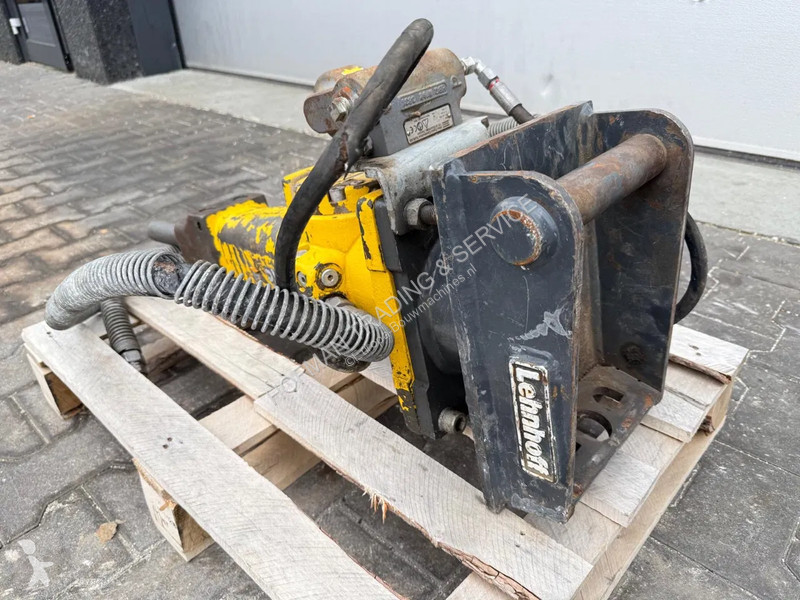 Echipamente pentru construcţii Atlas Copco SB102