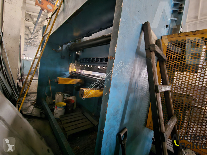 Vybavenie stavebného stroja  bending machine