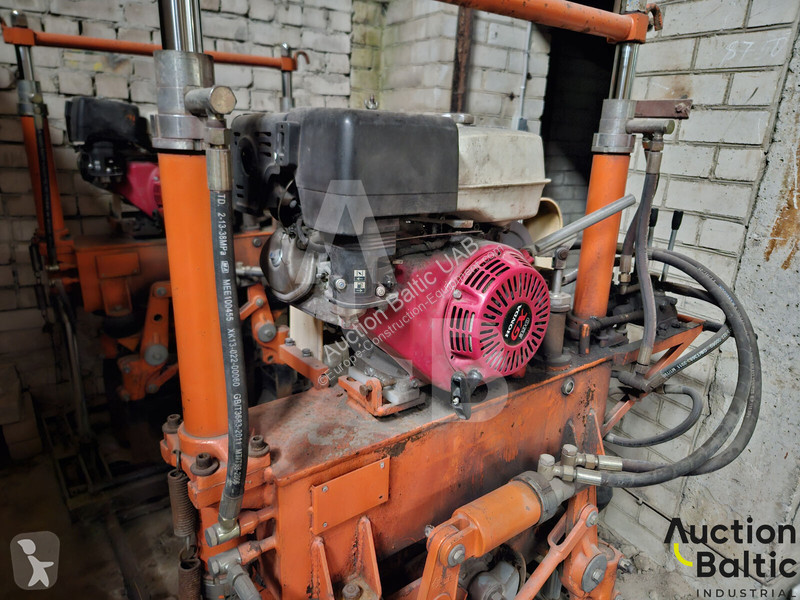 Vybavenie stavebného stroja  tamping machine