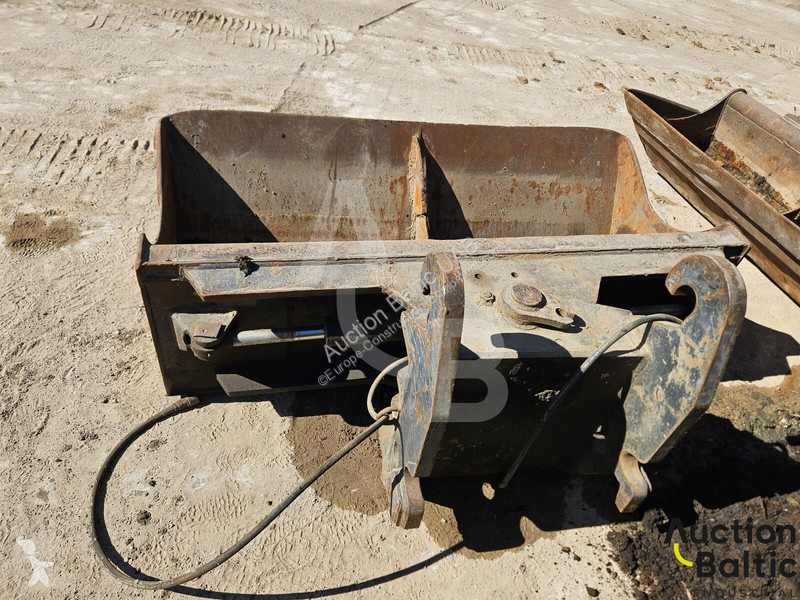 Équipements TP  cleaning bucket