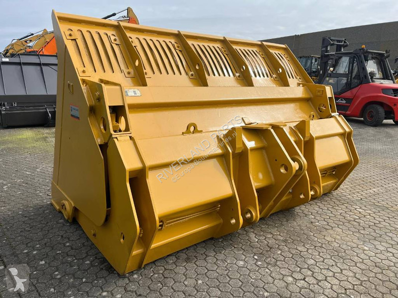 تجهيزات الأشغال العمومية Caterpillar 966 972...