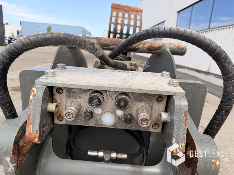 Vybavenie stavebného stroja Liebherr  LS18...
