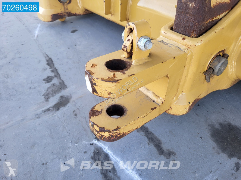 تجهيزات الأشغال العمومية Caterpillar D6 RIPPER