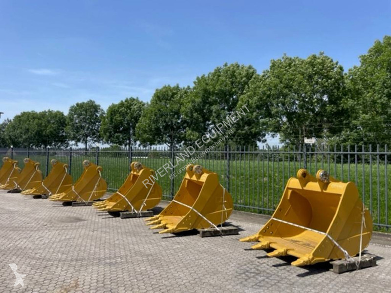 Aanbouwstukken voor bouwmachines Caterpillar...