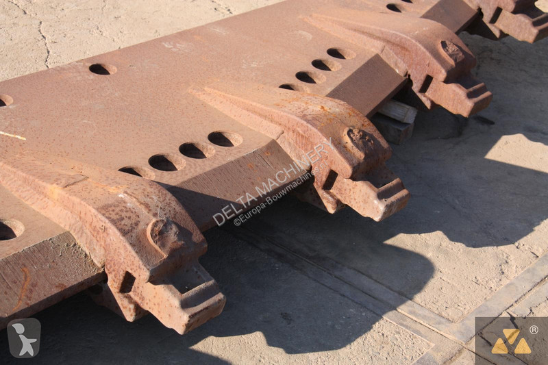 تجهيزات الأشغال العمومية Caterpillar Cutting edge