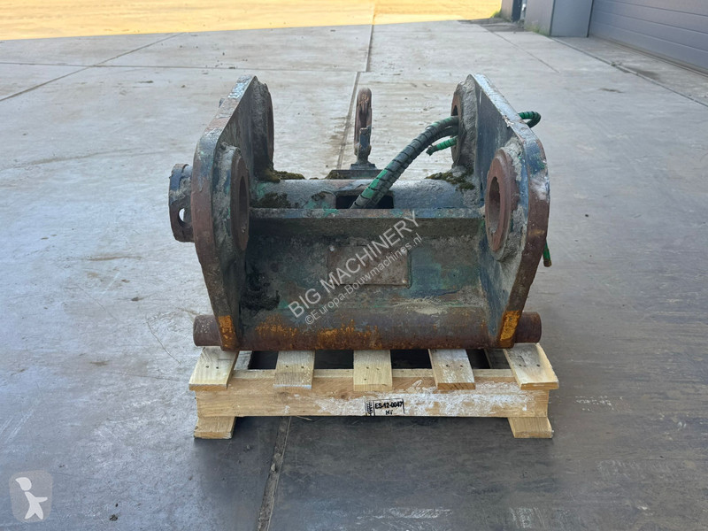 تجهيزات الأشغال العمومية  quick coupler CW30...
