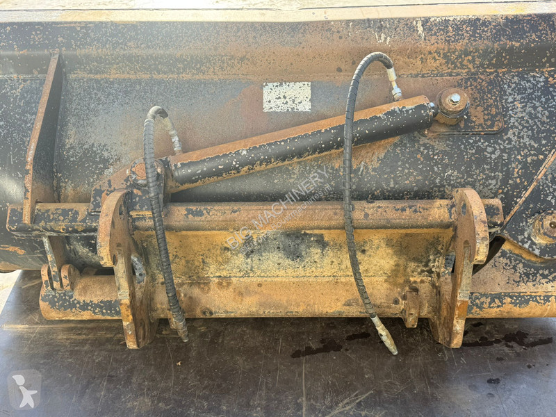 Aanbouwstukken voor bouwmachines  Side-Tilting...