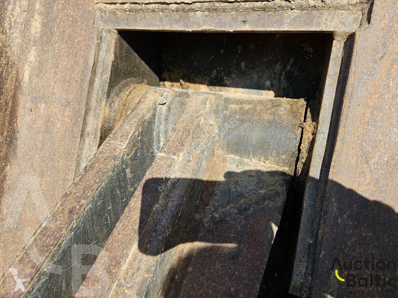 Vybavenie stavebného stroja  high tipping bucket