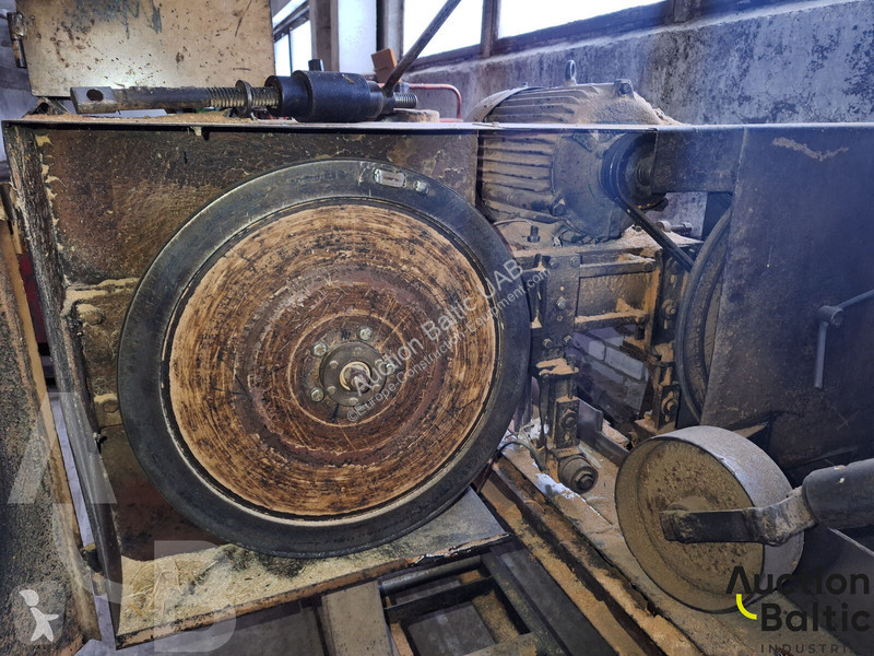 Vybavenie stavebného stroja  cutting machine