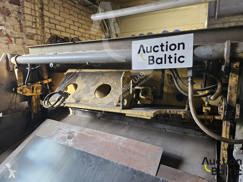 Vybavenie stavebného stroja  metal cutting machine