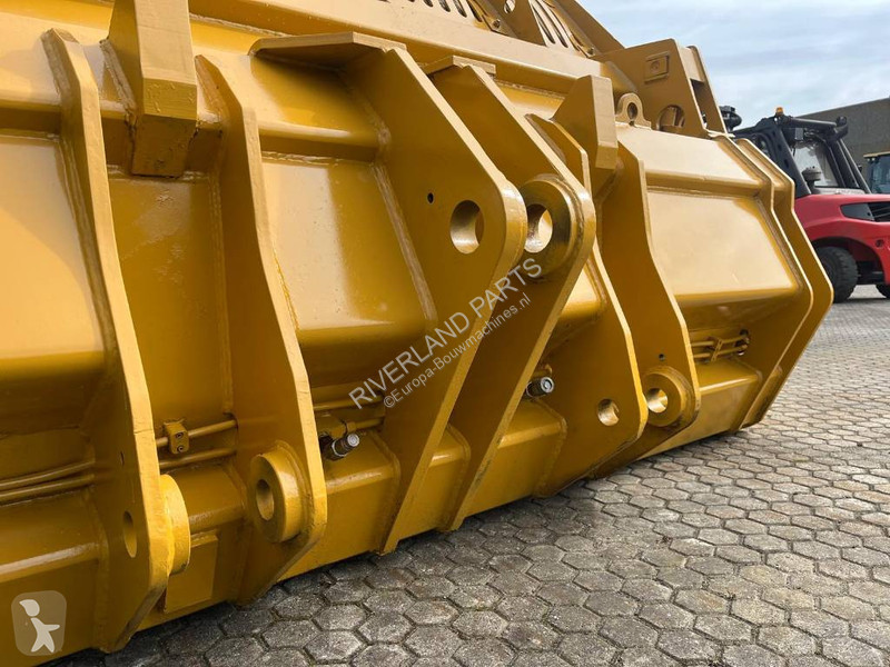 تجهيزات الأشغال العمومية Caterpillar 966 972...