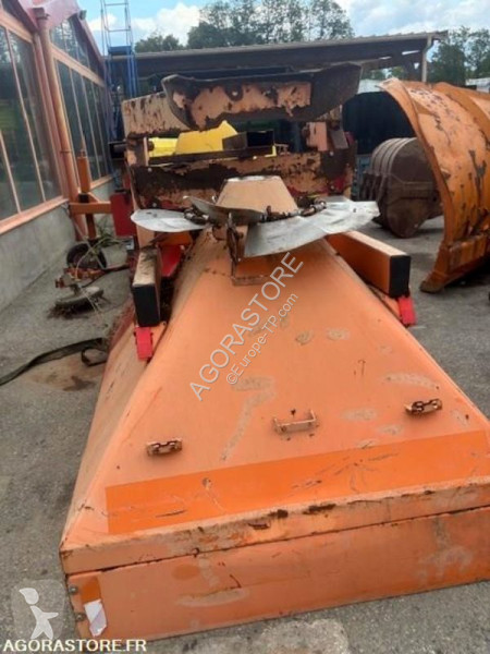 Equipamientos maquinaria OP Kuhn 600 SA