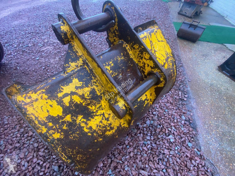 Attrezzature per macchine movimento terra JCB...